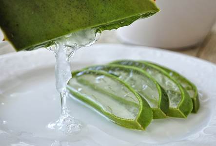 Aloe vera and green clay mask for face