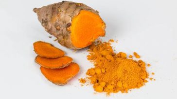 yogurt and turmeric powder face mask