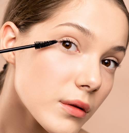 Using Clear Mascara Safely