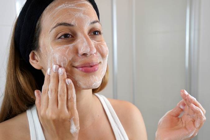 Combining Baking Soda and Hydrogen Peroxide for Skin Whitening