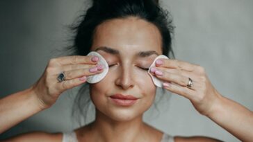 how to clean eyelash extensions with micellar water