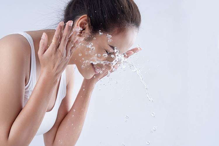 When to Use Micellar Water Before of After Washing Face